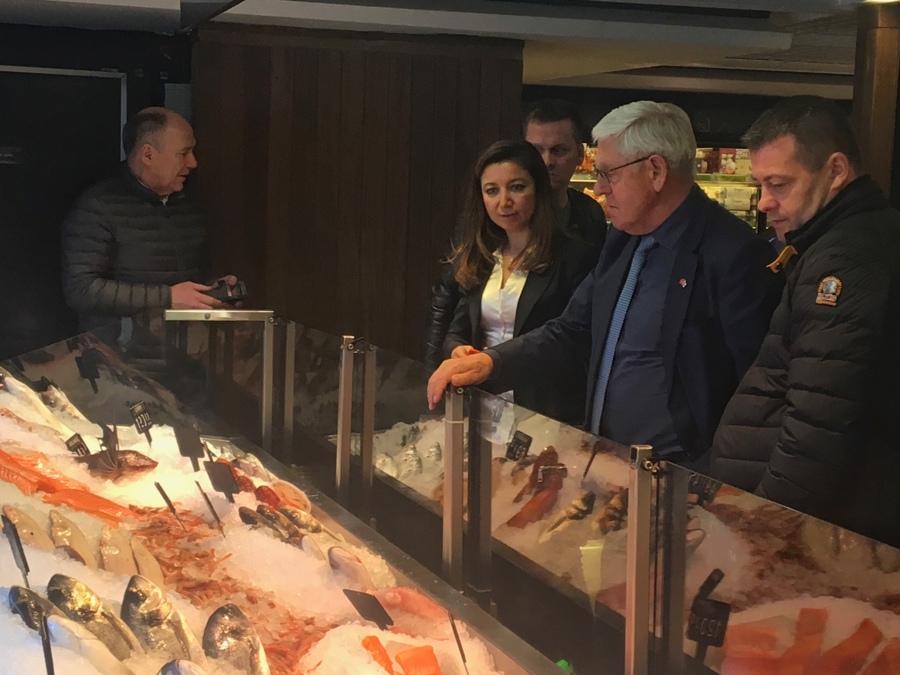 Vitjað var hjá fleiri handilsketum og hjá innflytarum