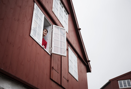 Skuld landskassans minkar við 800 mió. kr. í dag