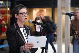 Eyðgunn lat upp myndaframsýning