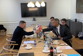 Avtala undirskrivað um nýggja skipan fyri útlendskari arbeiðsmegi – sonevnd fast-track skipan