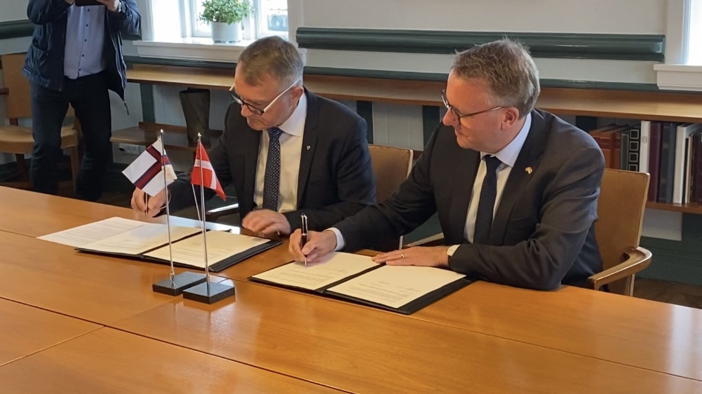 Agree to establish air surveillance radar in the Faroe Islands