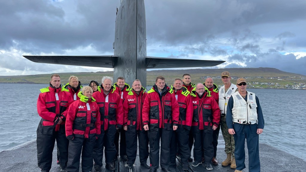 USS Georgia vitjar í Nólsoyarfirði