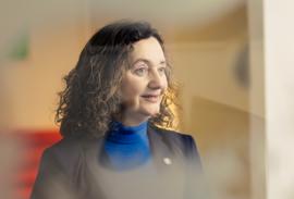 Býtið av bókasavnsgjaldinum verður endurskoðað
