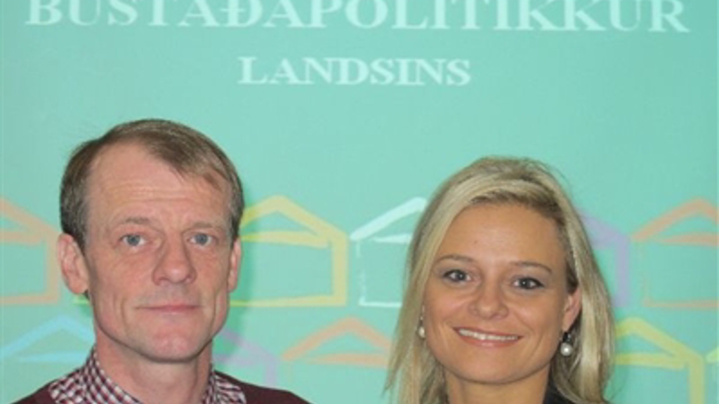 Bústaðarpolikkur landsins undirskrivaður