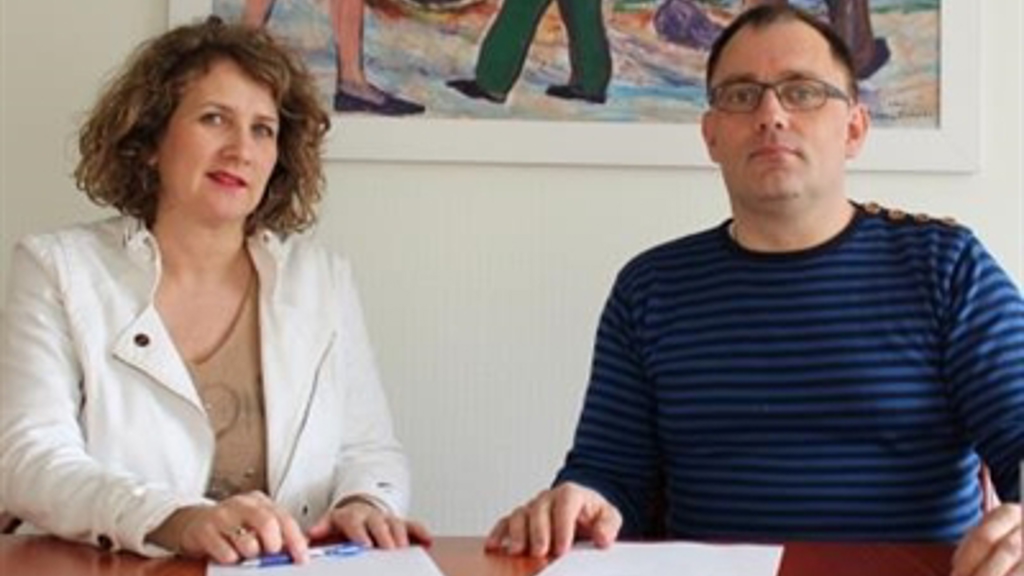 Dugni og Almannamálaráðið undirskrivað mál- og avrikssáttmála