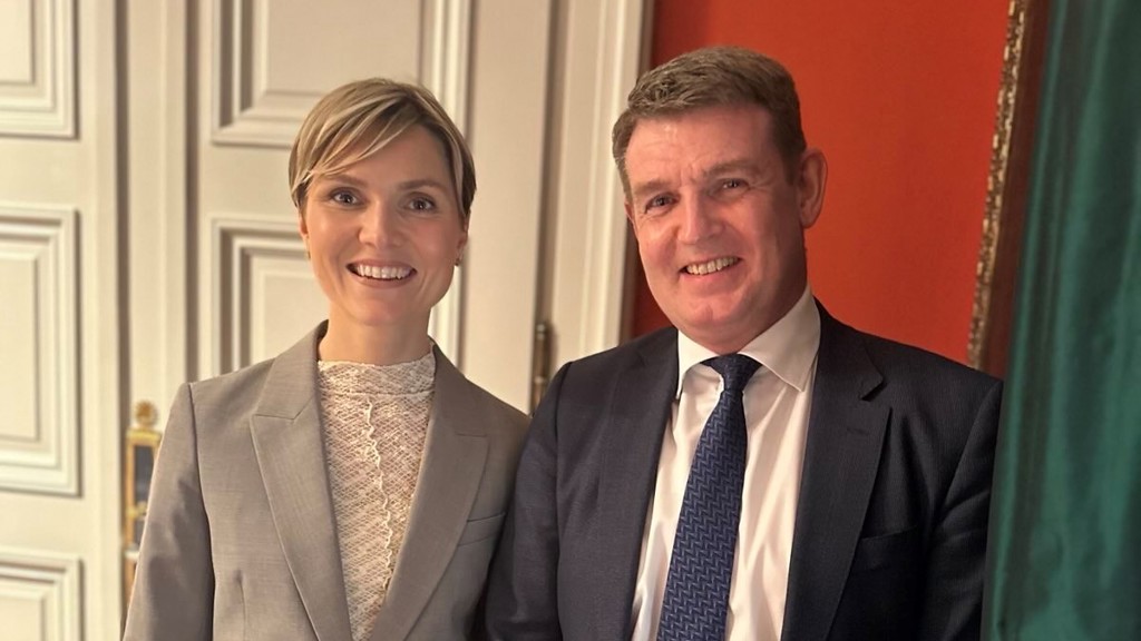 Íslendski forsætisráðharrin á vitjan í Føroyum