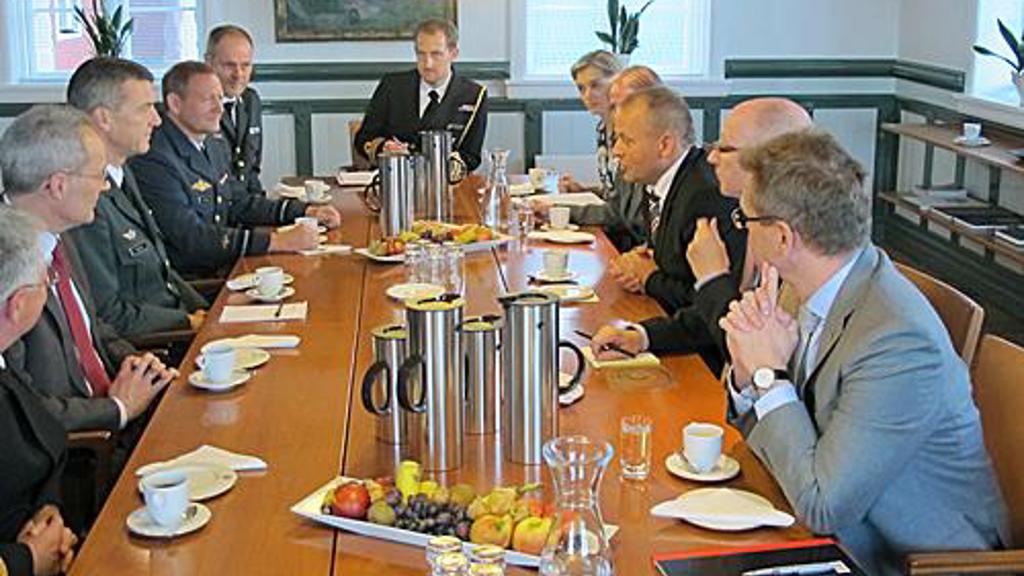 Løgmaður havt fund við verjuovastan og leiðaran fyri Arktisk Kommando