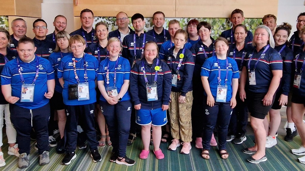Føroysku umboðini hittu Special Olympics luttakararnar
