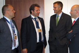 Landsstýrismaðurin, Johan Dahl og løgmaður, Kaj Leo Holm Johannesen hitta forstjóran í Statoil, Helge Lund