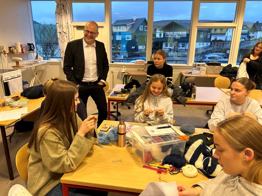 Sniðbreytin er sera væl umtókt hjá gentunum, sum læra at binda, brodera umframt nógv annað handarbeiði.