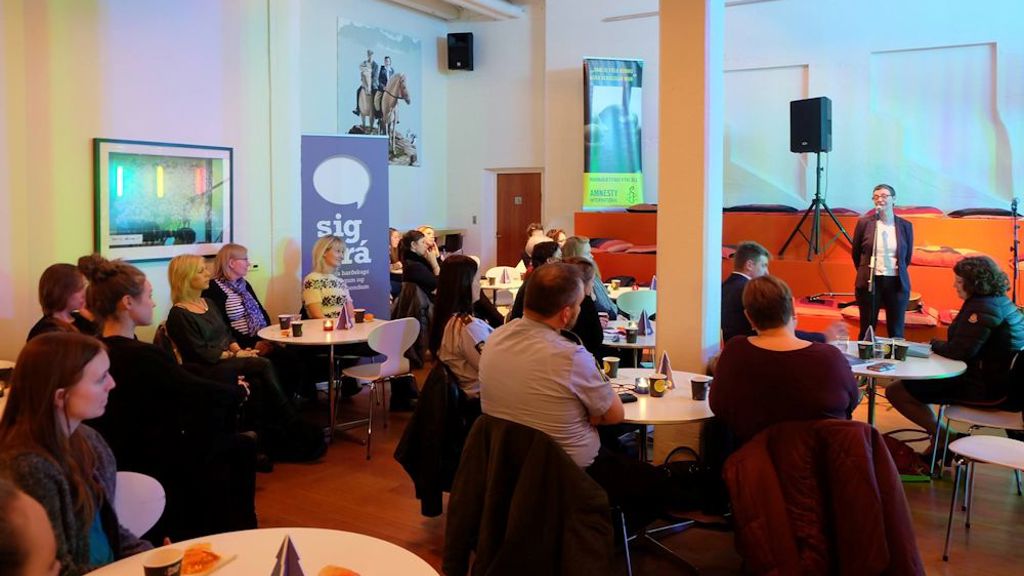 25. november: Altjóða dagur móti harðskapi móti kvinnum