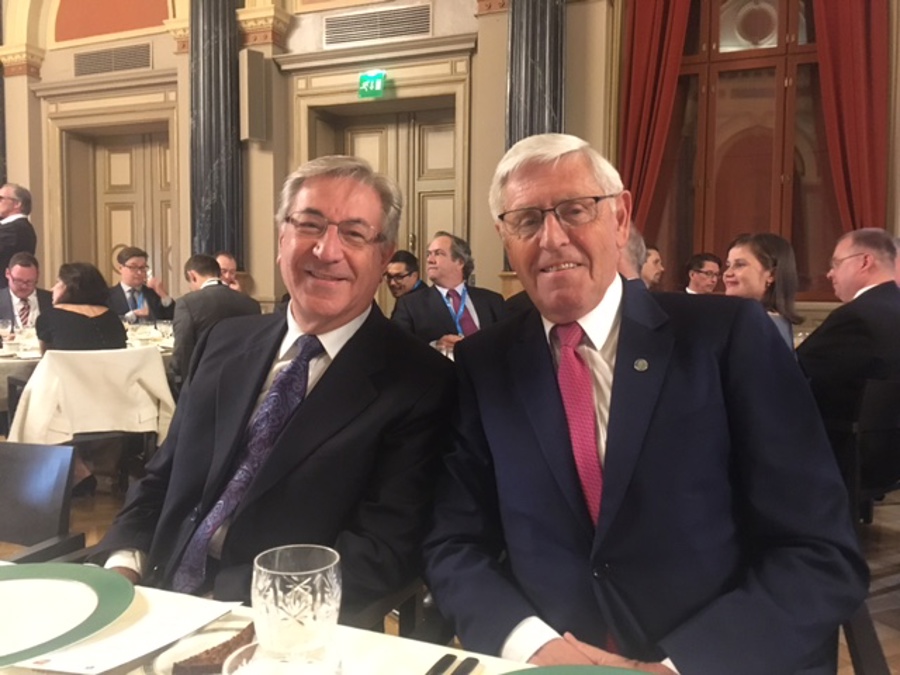 Karmenu Vella, ES Nevndarlimur í umhvørvimálum og Poul Michelsen, landsstýrismaður