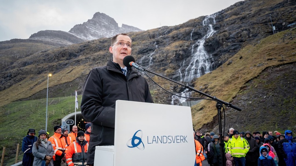Tunlarnir Norður um Fjall latnir upp