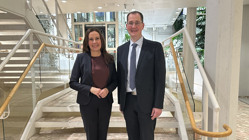 Dennis Holm, landsstýrismaður, á fundi við norska fiskimálaráðharran