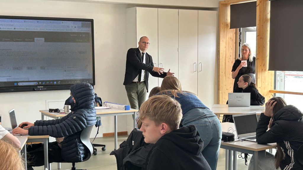 Landsstýrismaðurin á vitjan í Vágum