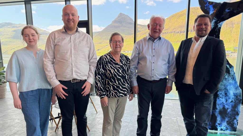 Landsstýrismaðurin vitjaði Framherja í Fuglafirði