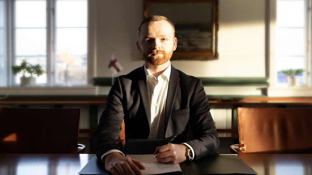 Landsstýrið raðfestir útlendingaøkið