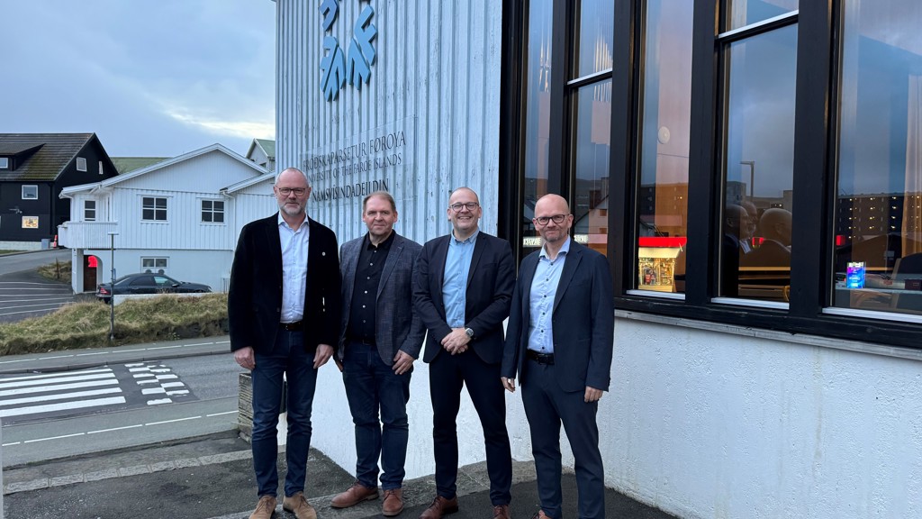 Landsstýrismaðurin skoðar umvælingina á Frælsinum