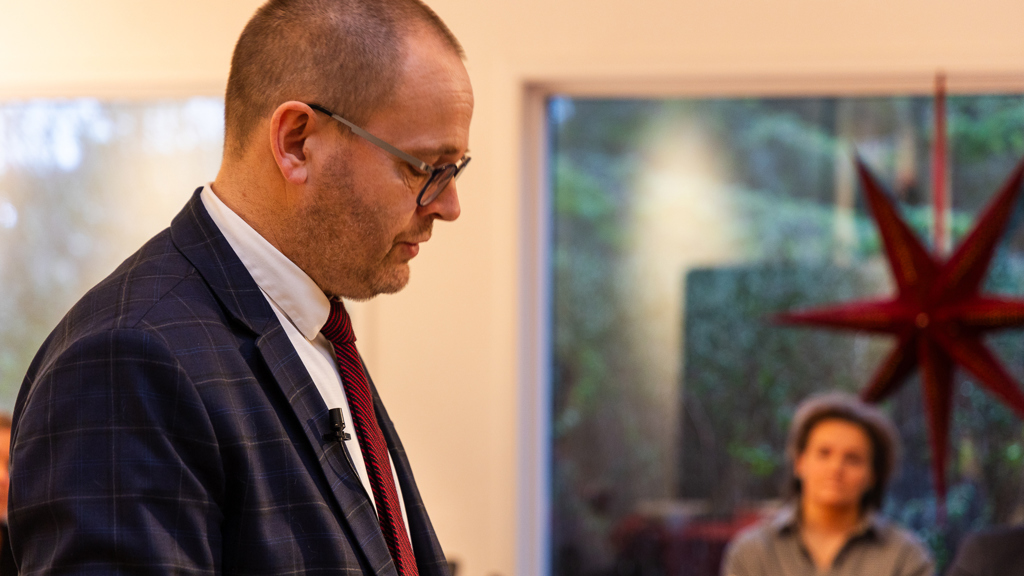 Røða til handan av ársins Kærleikskúlu