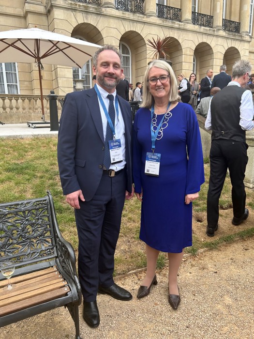 Bárður á Lakjuni og Baroness Smith of Marvern, ráðfrúa fyri yrkisútbúgvingar í Onglandi