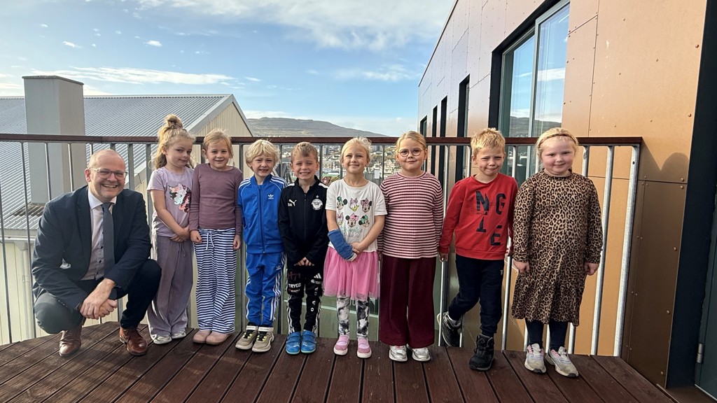 Forvitnir spírar vitja