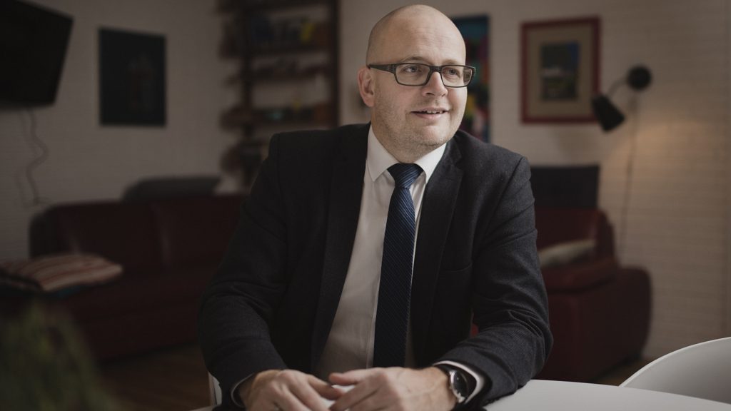 Skúlastýri skulu áseta reglur um fartelefonnýtslu í fólkaskúlunum