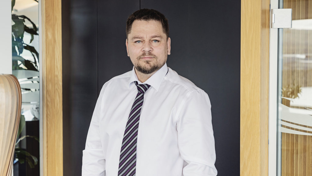 Fara at kanna handfaringina av málinum um hekkuportrið