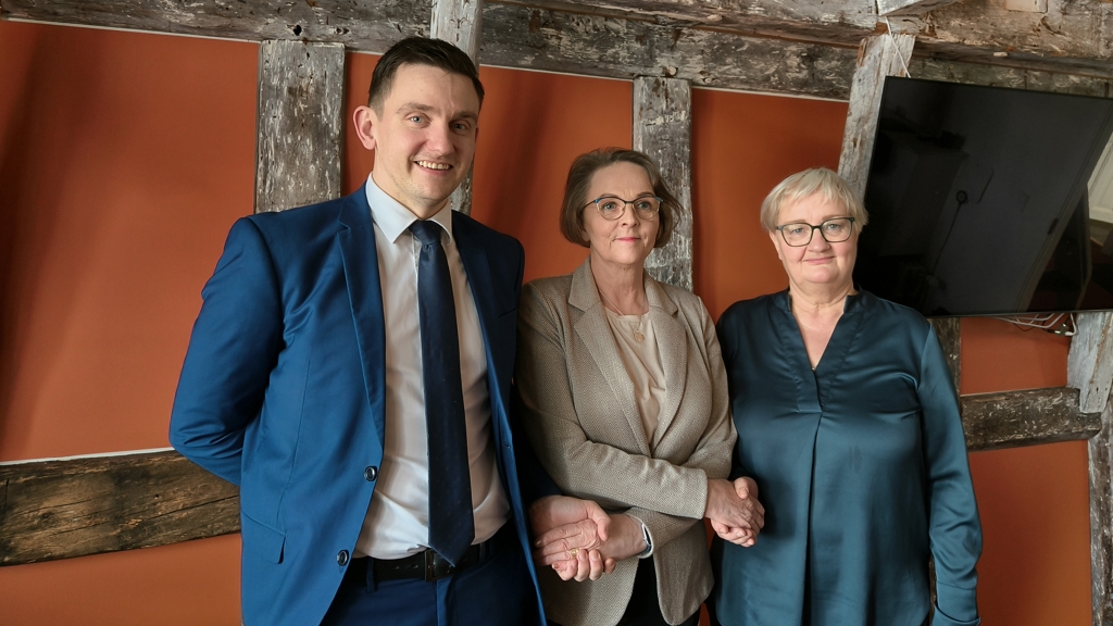 Heilsurøktarafelagið og Fíggjarmálaráðið / Kommunala Arbeiðsgevarafelagið hava skrivað undir semju