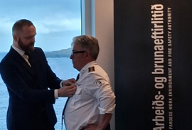 Fyrsta heiðurstekin fyri tænastu í tilbúgvingini handað